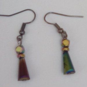 💮Metallic 'rainbow' pyramid fashion earrings